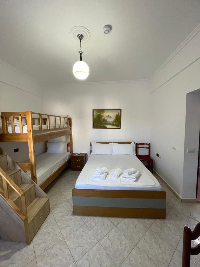 Emerald Inn Ksamil Bilik gambar