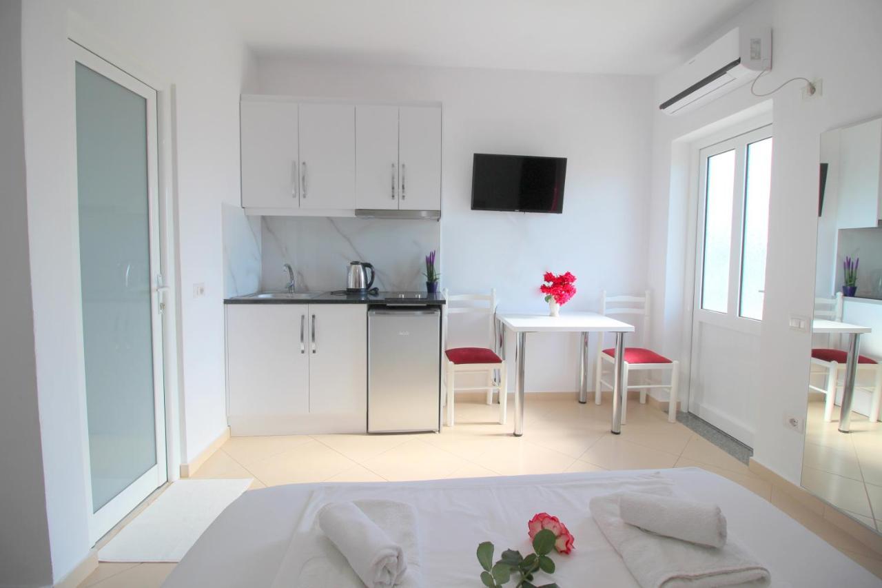Emerald Inn Ksamil Luaran gambar
