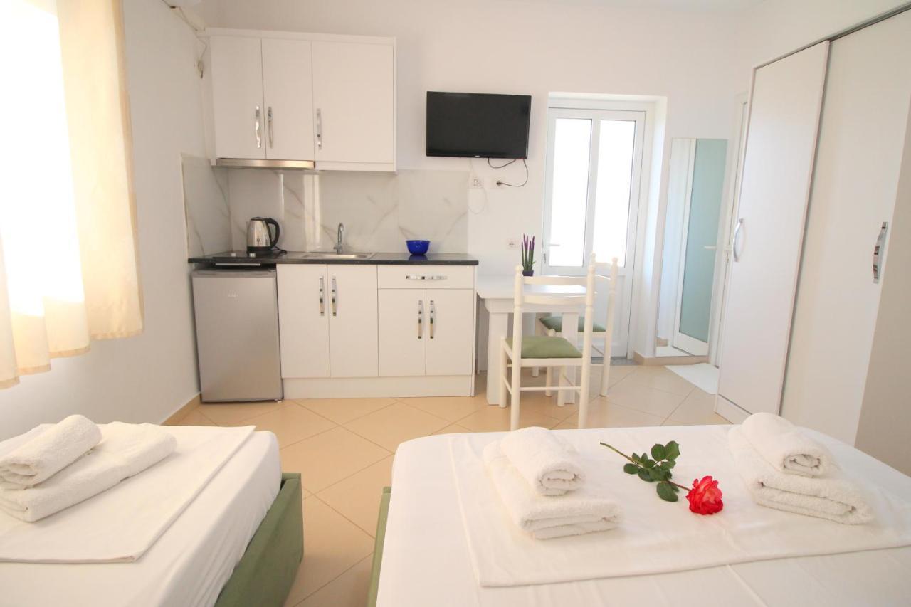 Emerald Inn Ksamil Luaran gambar